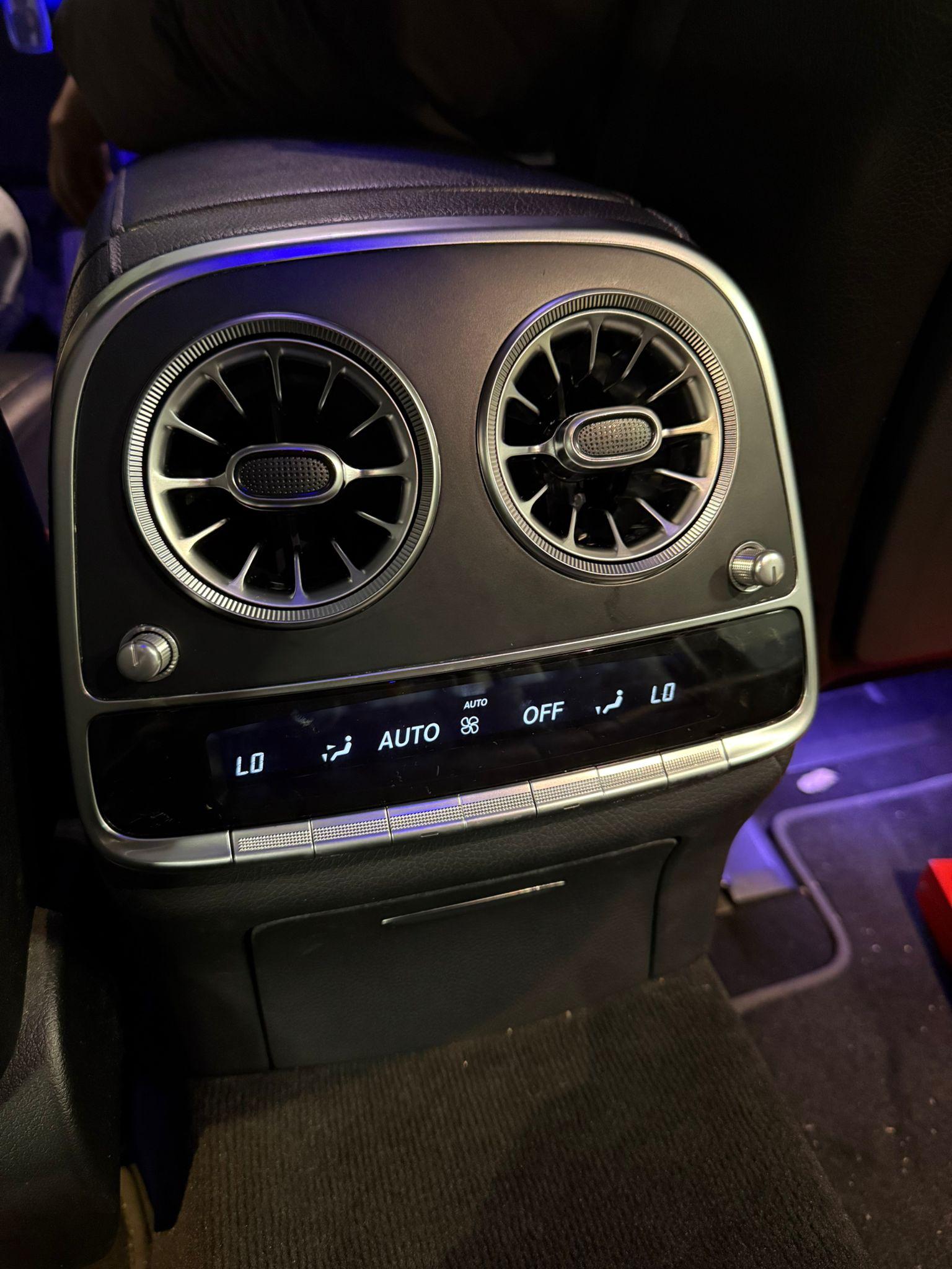 Ambientebeleuchtung an den hinteren Lüftungsdüsen einer Mercedes S-Klasse
